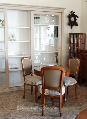 Tavolino in legno di noce con piano intarsiato diametro 80 cm